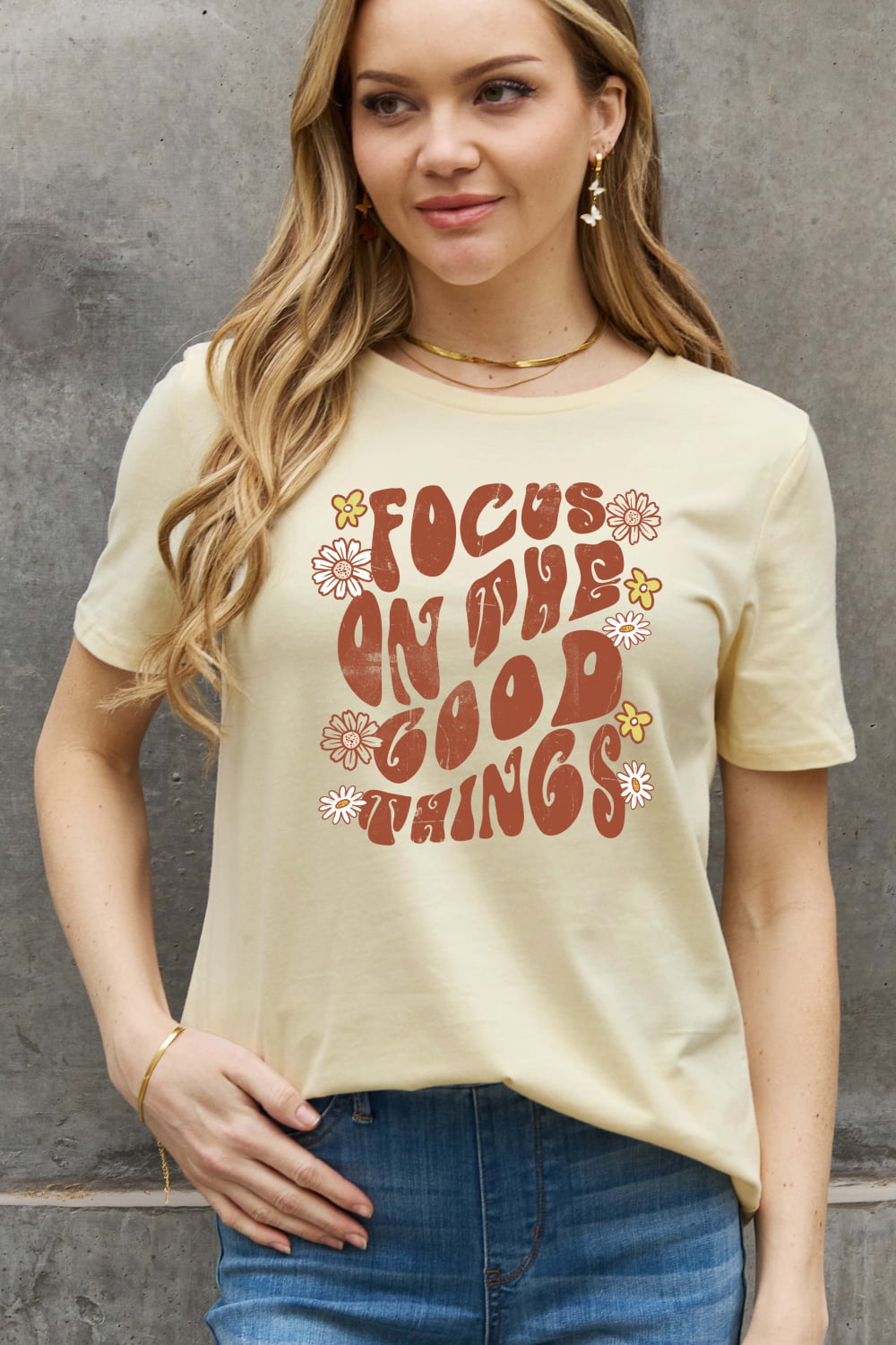 Focus On The Good Things Graphic Round Neck Short Sleeve T-Shirt